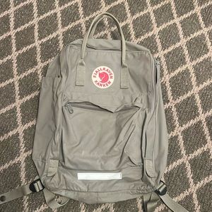 Grey fjallraven kanken backpack